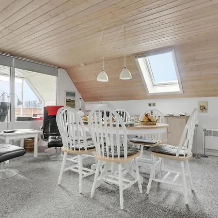 2 Bedroom Amazing In Prázdninový dům Thyholm
